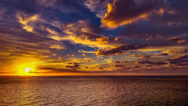 backlit-beach-clouds-700954