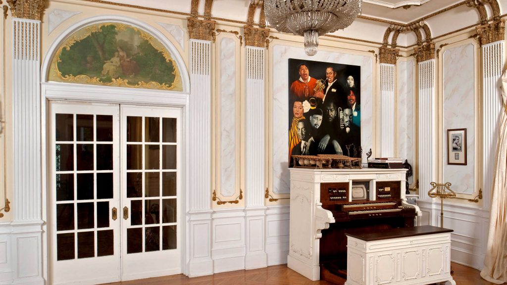 An image of a room inside Villa Lewaro Estate. 