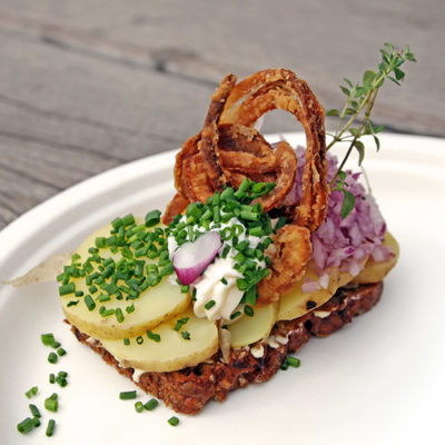 vegetarisches smørrebrød mit kartoffeln